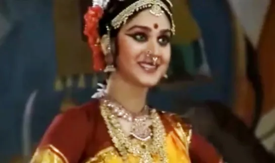 Meenakshi Sheshadri and Hema Malini performance 1993