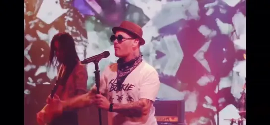 Corey Taylor ft. Dave Navarro - Little Fat Man, Hang On To Yourself (A Bowie Celebration)