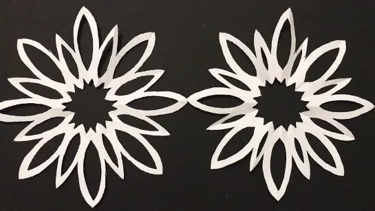 ОКОННЫЕ СНЕЖИНКИ из Бумаги Как вырезать снежинку Своими руками How to cut a snowflake out of paper