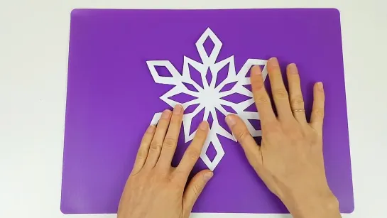 Как вырезать снежинку из бумаги Простая Снежинка из бумаги пошагово Easy Paper Snowflakes Tutorial