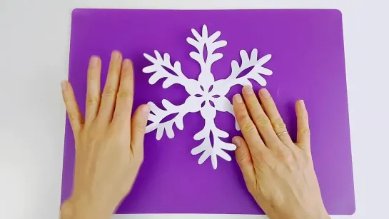 Снежинка из бумаги пошагово Как вырезать снежинку из бумаги How to make a Paper Snowflakes Tutorial