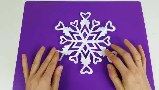 ❄️Как вырезать снежинку из бумаги Снежинка СЕРДЕЧКИ Copos de nieve de papel DIY Paper Snowflake