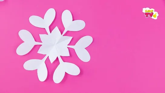 How to make a paper snowflake. Beautiful Snowflakes Christmas DIY. Easy snowflake making tutorial