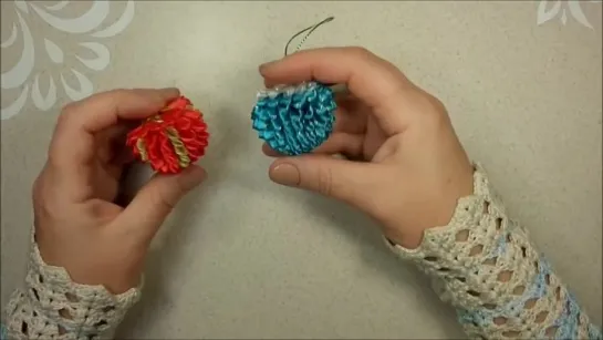 Новогодние шарики на ёлку из узкой ленты,  канзаши _ diy christmas ornaments