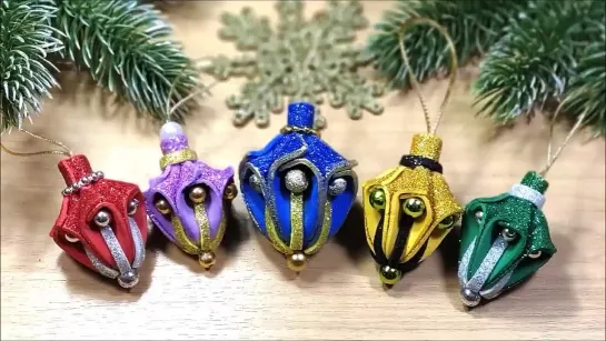 ВСЕГО ОДИН КРУГ и ПРОСТО и КРАСИВО, новогодняя игрушка из фоамирана 🎄 DIY christmas