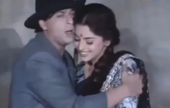 Shahrukh Khan & Juhi Chawla performance Raj Kapoor