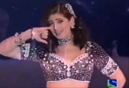 Twinkle Khanna -  Gair Aayar Mera Pardesi 2000 performance