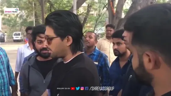 Allu Arjun Casting His Vote ¦ Telangana Elections 2018