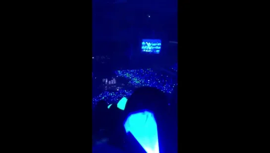 171216 Лайтстики во время Too Many Beautiful Girls @ SS7 Seoul