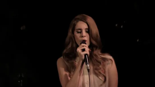 Lana Del Rey – Born To Die (Live @ Mulberry dinner at «Chateau Marmont»)