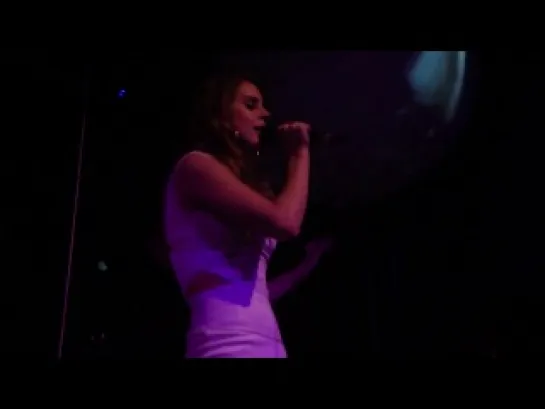 Lana Del Rey – Radio (Live @ «Nouveau Casino»)