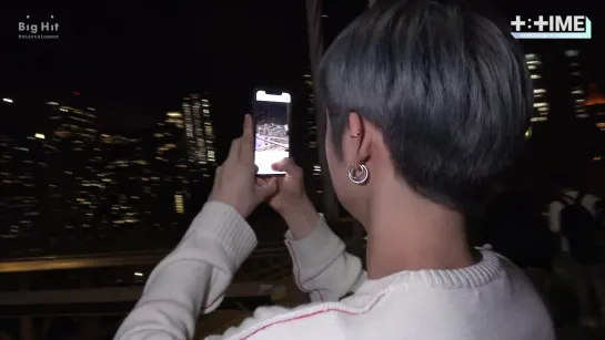 [T_TIME] Exciting YEONJUN at the brooklyn bridge! - TXT (투모로우바이투게더)