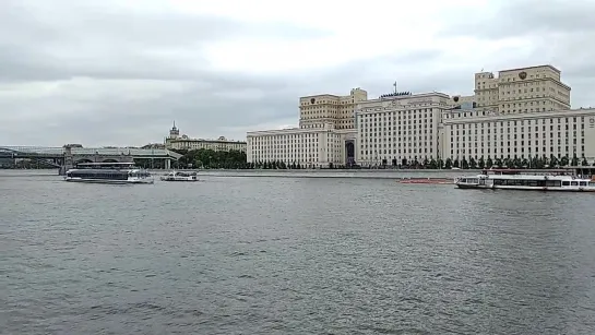 2021.06.05 На набережной Москва-реки и Голицынский пруд в Парке Культуры им.Горького, Москва