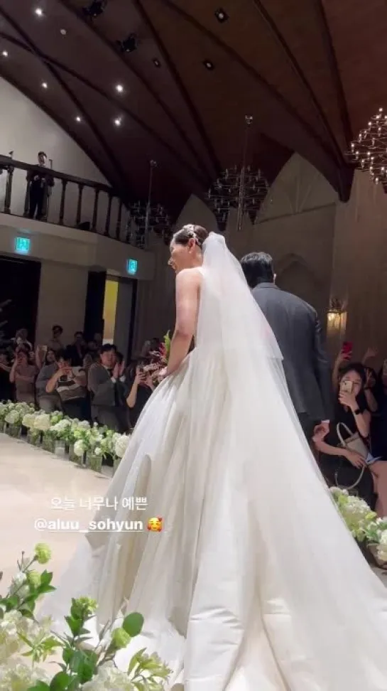 230708 (G)I-DLE's Hairstylist Sohyun Wedding @ min.nicha Story