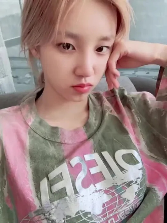 230817 Yuqi @ Weverse