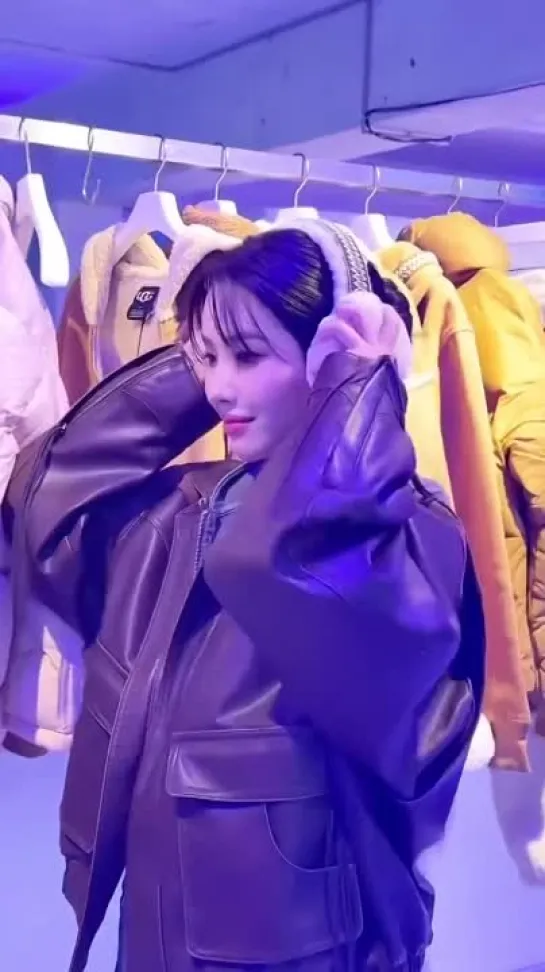 231122 Soyeon - UGG Korea Pop-up store