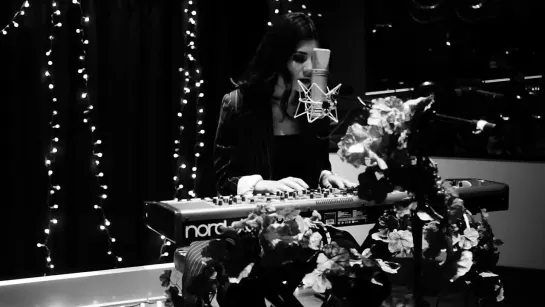 Marina and The Diamonds - Happy (Acoustic)