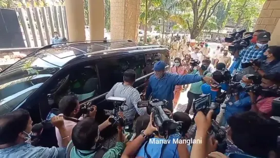 HrithikRoshan arrives at CP office in Mumbai