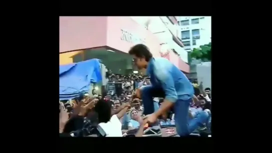 Throwback 2013 Hrithik Roshan at outside... - Hrithik Roshan Fan Club Kolkata