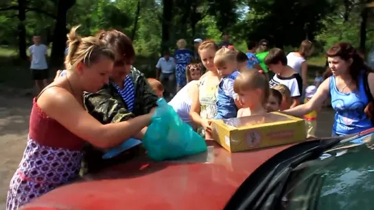 Люди войны - Поселок Глубокая (Горловка)  13.08.2015. Вывоз детей на отдых