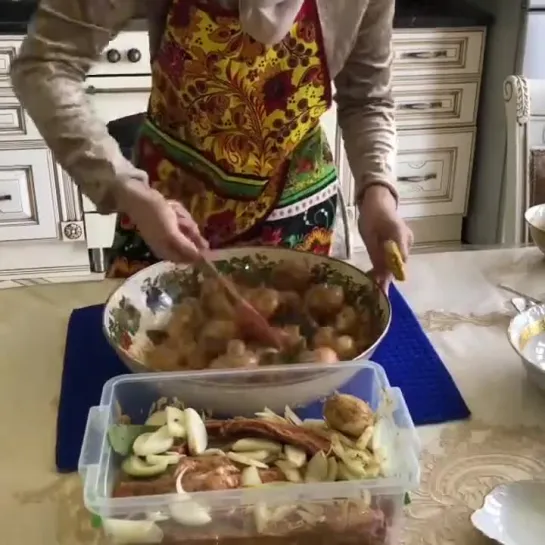 Мясо, запеченное в духовке с грибами