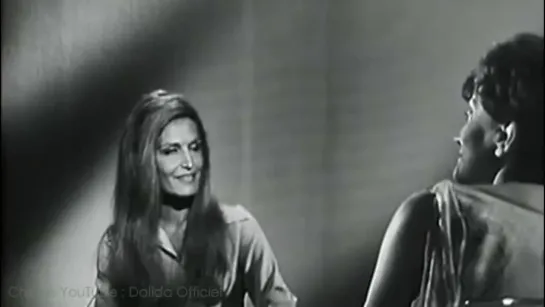 Dalida raconte sa rencontre avec Léo Ferré et interprète "Avec le temps" ♪ 26/12/1971 (Télé dimanche (1re chaine)