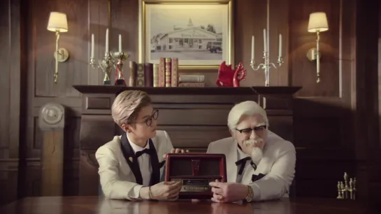 [CF] 170603 KFC Viral Chizza - Colonel LuHan with Another Colonel @ Lu Han