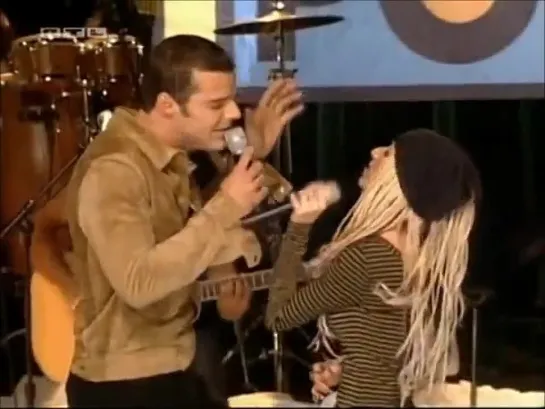 Christina Aguilera feat Ricky Martin - Nobody Wants To Be Lonely (TOTP 2001)