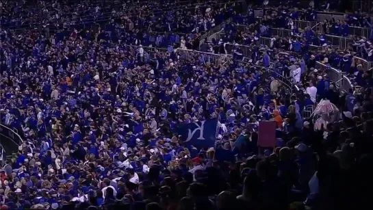 Joyce DiDonato sings the national anthem at the World Series Game 7 (29.10.2014)