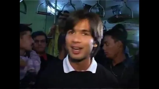 Shahid Kapoor promote jab we met in train