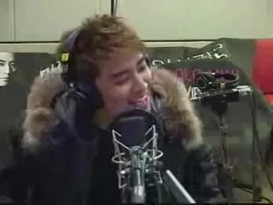 Seungri imitates GD