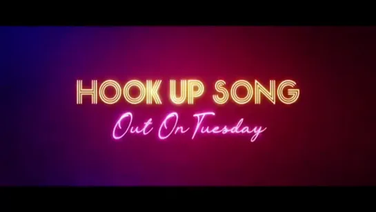 Тизер на песню с участием Тайгера и Алии "Hook Up Song" из фильма "Студент года"