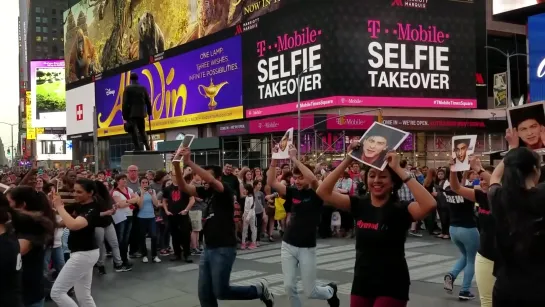 Jabra Fan Shah Rukh Khan Times square Flash mob