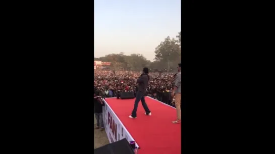 Shah Rukh Khan [ @iamsrk ] at #HansrajCollege in Delhi during Launch #Fan song