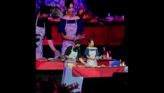 Shinhye and her manager is cooking