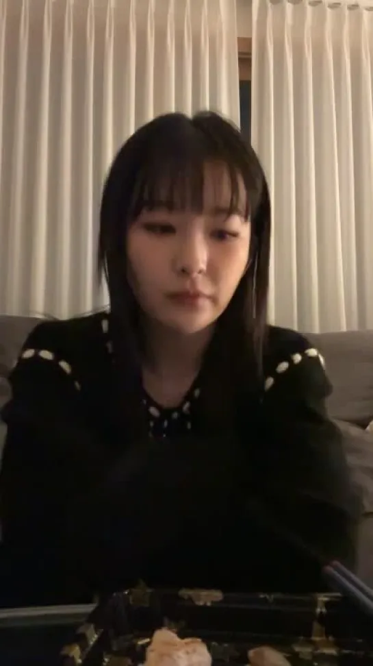 230426 Seulgi (Red Velvet) @ hi_sseulgi Live