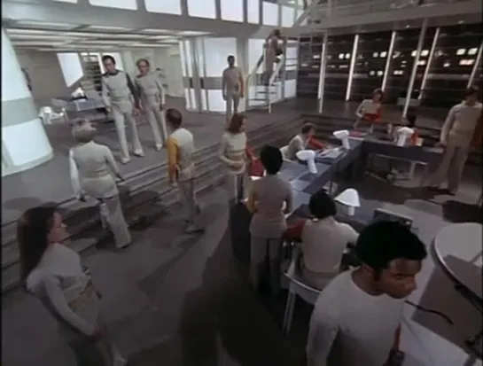 Space 1999 - 1x09 - RETROMANIA