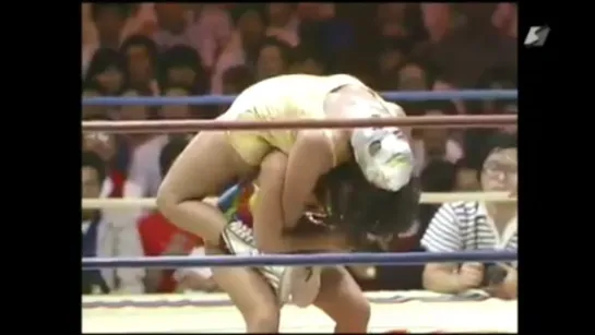 La Galactica [Mask] (w/Monster Ripper) vs Jaguar Yokota [Hair] (WWWA title)