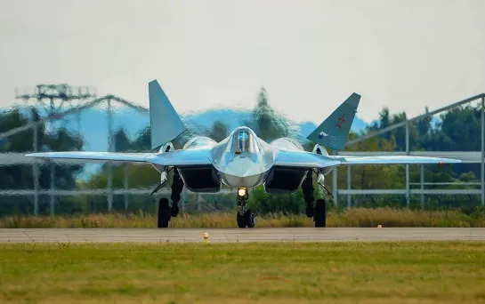 «Лётная жизнь истребителя Су-57 (Т-50). Истребитель пятого поколения»