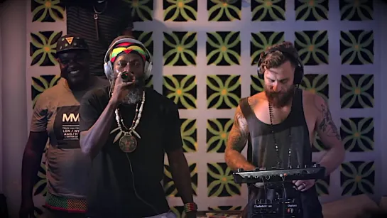 CAPLETON & DUB FX —
«WHO DEM/SLEW DEM DUBPLATE»
(LIVE 12-03-2018)