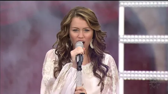 Miley Cyrus - All I Want For Christmas Is You (Live) (2007)