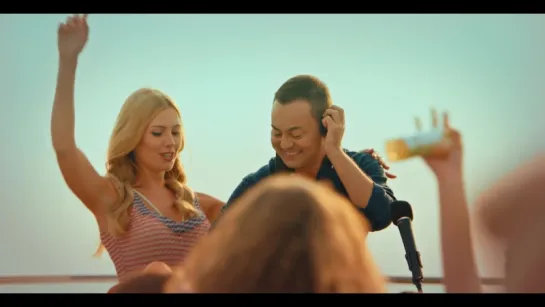 Serdar Ortaç & Chloe Ortaç (Doğuş Soğuk Çay reklamı)