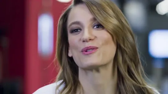 Serenay Sarikaya - "1 jean 1 tişört"