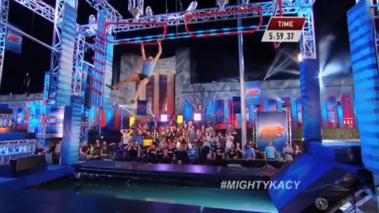 Девушка совершила чудо на шоу Ninja Warrior