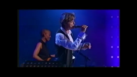 Bowie_Montreux_2002_01