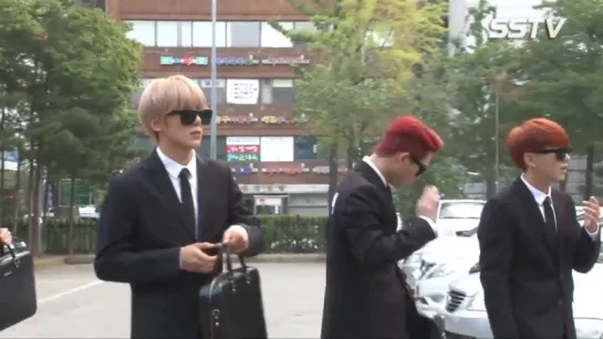 [VK] [11.09.15] Monsta X по пути на @ Music Bank (SSTV 영상)