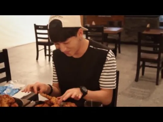 [OTHER][140723] Baro @  "Okkudak" Oven Baked Chicken Restaurant CF Making Film