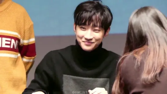 [FANCAM] [171231] Jinyoung @ M2U Record Fansign