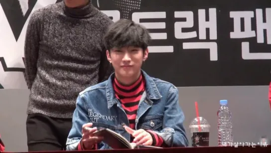 [FANCAM] [161203] Jinyoung @ Yongsan Fansign