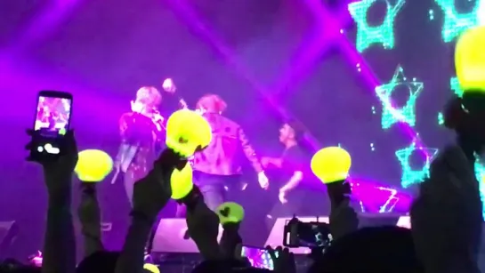 [FANCAM][151129] B1A4 - What's Happening? @ "B1A4 ADVENTURE 2015" In Hong Kong